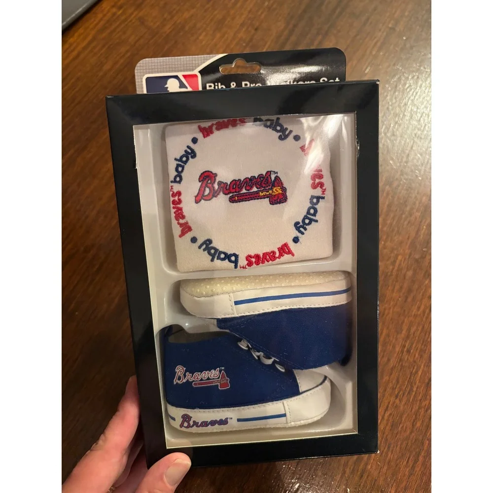 MLB Atlanta Braves Baby Fanatic Bib and Pre-Walkers Shoe Set 0-6 Months NEW